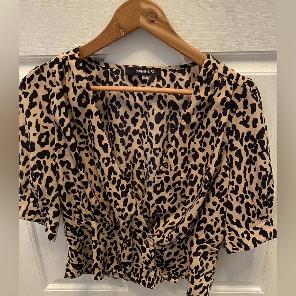 PRE-OWNED SUGAR LIPS WOMEN'S LEOPARD PRINT TOP- MEDIUM